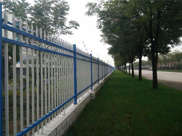 學(xué)校圍墻鋅鋼護(hù)欄,校園圍墻鋅鋼護(hù)欄,操場(chǎng)圍墻鋅鋼護(hù)欄