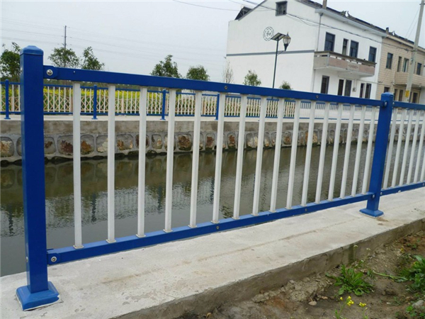 常規(guī)市政道路護欄,常規(guī)市政道路護欄廠家,市政道路護欄案例