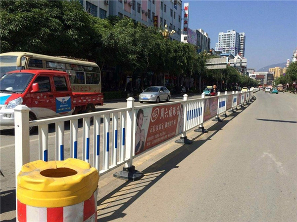 常規(guī)市政道路護欄,常規(guī)市政道路護欄廠家,市政道路護欄案例