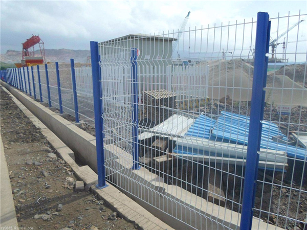 三角折彎護(hù)欄網(wǎng),三角折彎護(hù)欄網(wǎng)廠家,三角折彎護(hù)欄網(wǎng)現(xiàn)貨批發(fā)